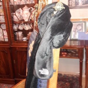 ❄New The North Face black scarf fluffy
